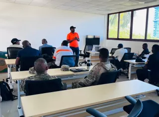 Los principales lugares que la gente visita son Playa La Angosta, Playa Huertas, Guayra, Isla Grande y otras.