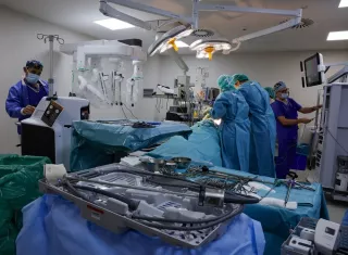 La intervención en el Hospital Ruber tuvo lugar este lunes y se prolongó durante cinco horas y media, con resultado satisfactorio. Foto: EFE