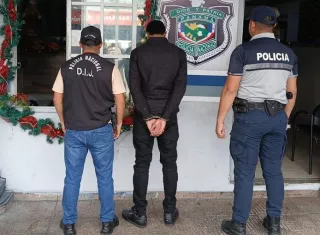 El joven, supuestamente es miembro de un grupo pandilleril que opera en San Migulito.   /  Foto: PN