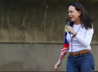 Trump dice que analizará una posible presidencia de Machado en Venezuela