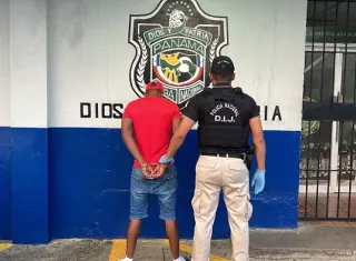 La detención fue el resultado de un allanamiento y registro en la calle 12, avenida Federico Boyd, en la ciudad de Colón.  /  Foto: PN