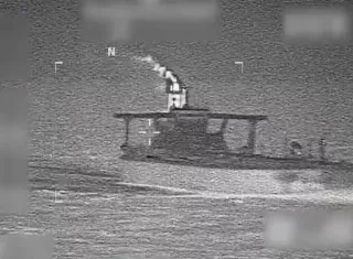 La Guardia Costera de EE.UU. abordó también este miércoles el tanquero "Marinera", antes conocido como "Bella 1", tras casi tres semanas de persecución, según confirmó la secretaria de Seguridad Nacional, Kristi Noem. Foto: Captura de pantalla de la cuenta oficial @Southcom del Comando Sur de Estados Unidos