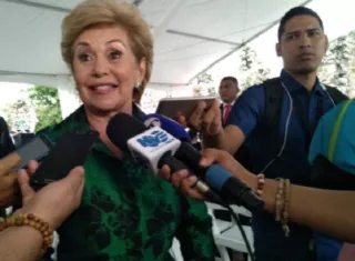 Las declaraciones de Mireya Moscoso se dieron durante la inauguración del puente intercambiador de Chitré. Foto. Archivo