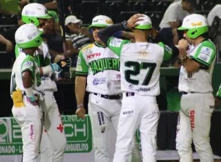 El equipo de Panamá Oeste ha tenido un buen inicio en el Campeonato Nacional de Béisbol Juvenil. Foto: Fedebeis