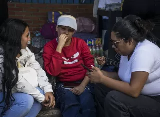 Familiares visitan a presos políticos en Venezuela desde sus detenciones