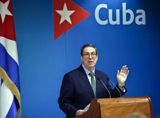El ministro de Relaciones Exteriores, Bruno Rodríguez, dijo que en Cuba "a diferencia de EE.UU." no tiene "un Gobierno que se presta al mercenarismo, el chantaje o la coerción militar contra otros Estados". Foto: EFE