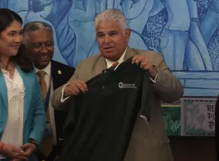 Se instala la junta directiva del centro. 