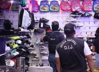 Pequeños comerciantes manifestaron que esta actividad representa su único sustento.  /  Foto: Diómedes Sánchez