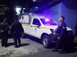 El cadáver de Aguilar fue encontrado tendido en la vereda por vecinos y compañeros de juego.  /  Foto: Alexander Santamaría