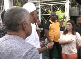 La ministra Jackeline Muñoz se reunió con los trbajadores. 