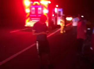 Los cadáveres de las víctimas terminaron en la cuneta.