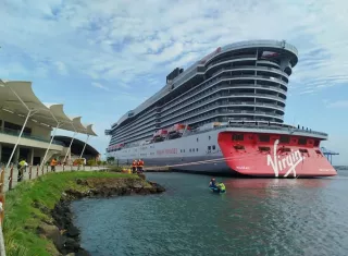 El Brillant Lady, que inició operaciones en agosto de 2025, cuenta con 16 pisos, 1,408 cabinas y 277.20 metros de longitud. Foto. Diómedes Sánchez
