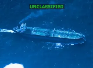 El Comando Sur detalló que el petrolero operaba "desafiando la cuarentena" que impuso Trump a los petroleros sancionados que entren o salgan de Venezuela. Foto. EFE