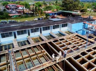 Según el director regional del Idaan, solo cuando se trata de interrupciones programadas la empresa eléctrica instala generadores de energía para mantener las operaciones en la planta potabilizadora. Foto. Eric Montenegro