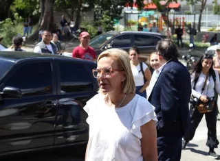 Mariana González, afirmó que las extorsiones son con el fin de que su padre venezolano Edmundo González Urrutia, abandone la causa y así lograr la liberación de su esposo el abogado Rafael Tudares. Foto. EFE