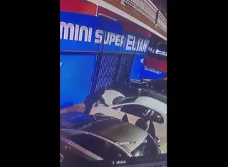 Hurtan accesorios de un vehículo en Cativá.  /  Captura de video