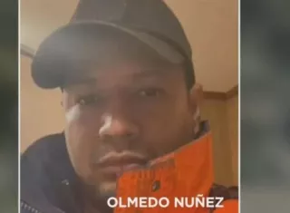 El marino panameño Olmedo Nuñez espera que las autoridades agilicen su salida.