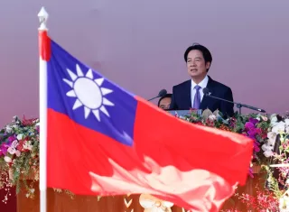 El presidente taiwanés, William Lai, y sus autoridades informaron que alcanzado el jueves pasado tras varios meses de negociaciones, incluye una reducción de aranceles sobre los productos taiwaneses del 20 al 15%. Foto. EFE