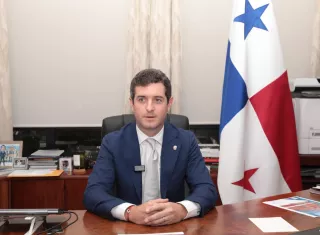 Carlos Hoyos, vicecanciller.