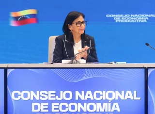 Delcy Rodríguez anunció recientemente el ingreso de 300 millones de dólares al país suramericano "producto de la venta del petróleo". Foto. EFE
