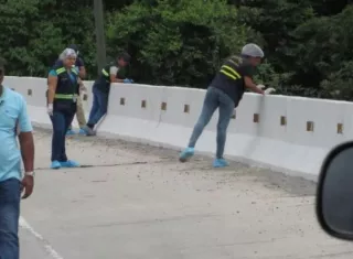 Cadáver putrefacto es encontrado flotando debajo del puente Centenario
