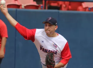 Paolo Espino durante el entrenamiento de ayer en el Estadio Rod Carew. Foto: Probeis