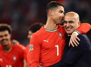 Cristiano Ronaldo (i) y el seleccionador de Portugal, el español Roberto Martínez (d).