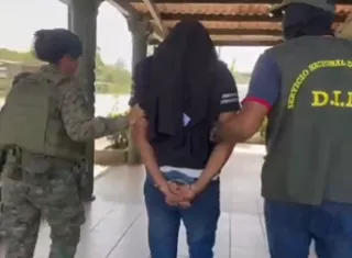  El hombre mantenía presuntas sustancias ilícitas, municiones calibre 38 y una pesa digital.