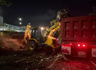 Incrementan los operativos nocturnos de recolección de basura en el distrito de Colón.