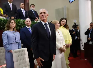 Nasry 'Tito' Asfura, no invitó a presidentes y jefes de Estado de otros países al acto de investidura por razones de "austeridad", y prefirió asumir su mandato en la sede del Parlamento. Foto. EFE