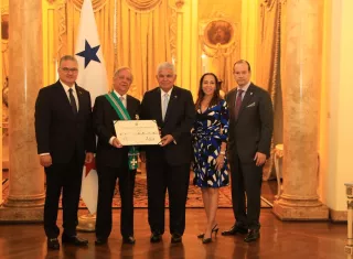 El presidente José Raúl Mulino condecoró este lunes a Sergio Enrique Abreu Bonilla, secretario general de la ALADI y excanciller de Uruguay.