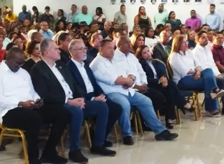 El Partido Revolucionario Democrático (PRD) entregó credenciales a su CEN transitorio.