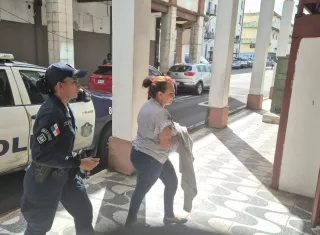María Ramos fue aprehendida ayer por un caso de cheque sin fondos. 
