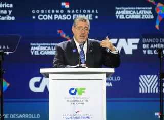 El presidente de Guatemala, Bernardo Arévalo de León, subrayó que Guatemala continúa creciendo impulsada por la inversión pública y un dinamismo récord de remesas, que superaron los 25.000 millones de dólares en 2025. Foto. EFE