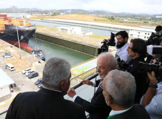 Los presidentes conocen el funcionamiento de la joya de América: el Canal de Panamá.