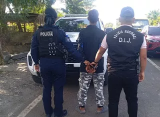 Roció a un menor con combustible y le prendió fuego; lo capturaron