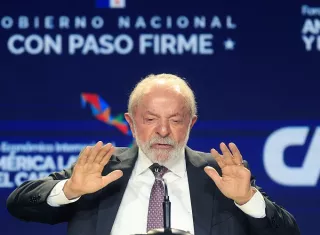 El presidente de Brasil, Luiz Inácio Lula da Silva, en Ciudad de Panamá, en el Foro Económico Internacional de América Latina y el Caribe, criticó fuertemente la falta de una respuesta unificada de la región a la intervención militar estadounidense en Venezuela. Foto. EFE