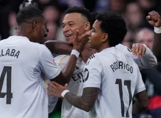 Kylian Mbappé del Real Madrid celebra tras anotar en el encuentro de La Liga ante el Rayo Vallecano el domingo. Foto: EFE