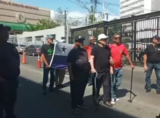 Los extrabajadores del IRHE aseguran que han intentado tener voz en la Asamblea, pero no ha sido posible. 