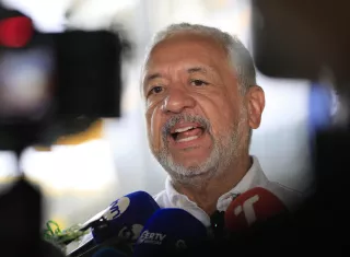 El administrador del Canal de Panamá, Ricaurte Vásquez dijo que el proceso de licitación se mantiene. 