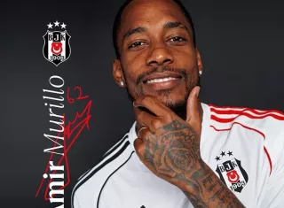 Michael Amir Murillo con el uniforme de su nuevo equipo. 