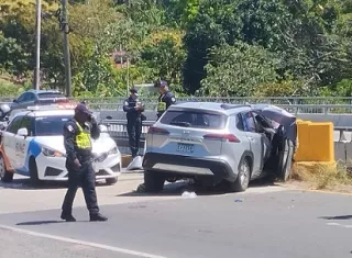 La víctima salió proyectada del vehículo y murió.  /  Foto: Eric Montenegro