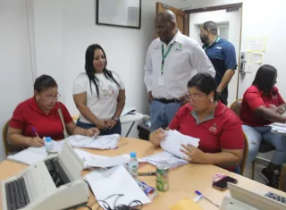 La Regional de Salud de San Miguelito, bajo la dirección de Algis Torres, realizó una jornada de carnetización ante fiesta de carnaval 