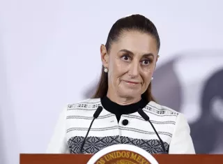 La presidenta Claudia Sheinbaum informó recientemente que mantendría el apoyo humanitario a Cuba. Foto. EFE