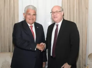 El presidente José Raúl Mulino y Ilan Goldfajn, presidente del Banco Interamericano de Desarrollo
