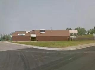 Escuela de secundaria en Tumbler Ridge, Canadá en la que al menos diez personas murieron este martes cuando una persona disparó. Foto. EFE