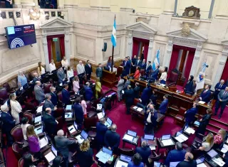 El documento, firmado por el presidente Javier Milei, señaló que la iniciativa es "una reforma estructural destinada a actualizar un sistema que durante décadas expulsó a millones de argentinos del empleo formal. Foto. EFE