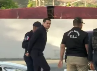 El exvicepresidente José Gabriel Carrizo no emitió una sola palabra al lllegar a su audiencia de apelación. 