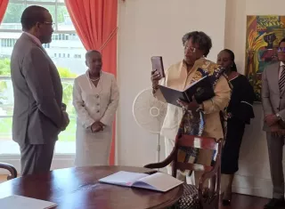 Mia Mottley, de 60 años, elegida por tercera vez. 