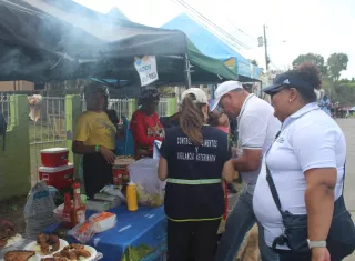 Con la lupa encima: revisan comida y agua en culecos de Paraíso y Los Andes